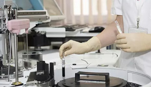 剪根头发就能做亲子鉴定，是真的吗？